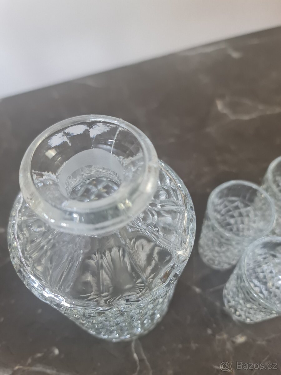 Karafa se šesti sklenkami - 8