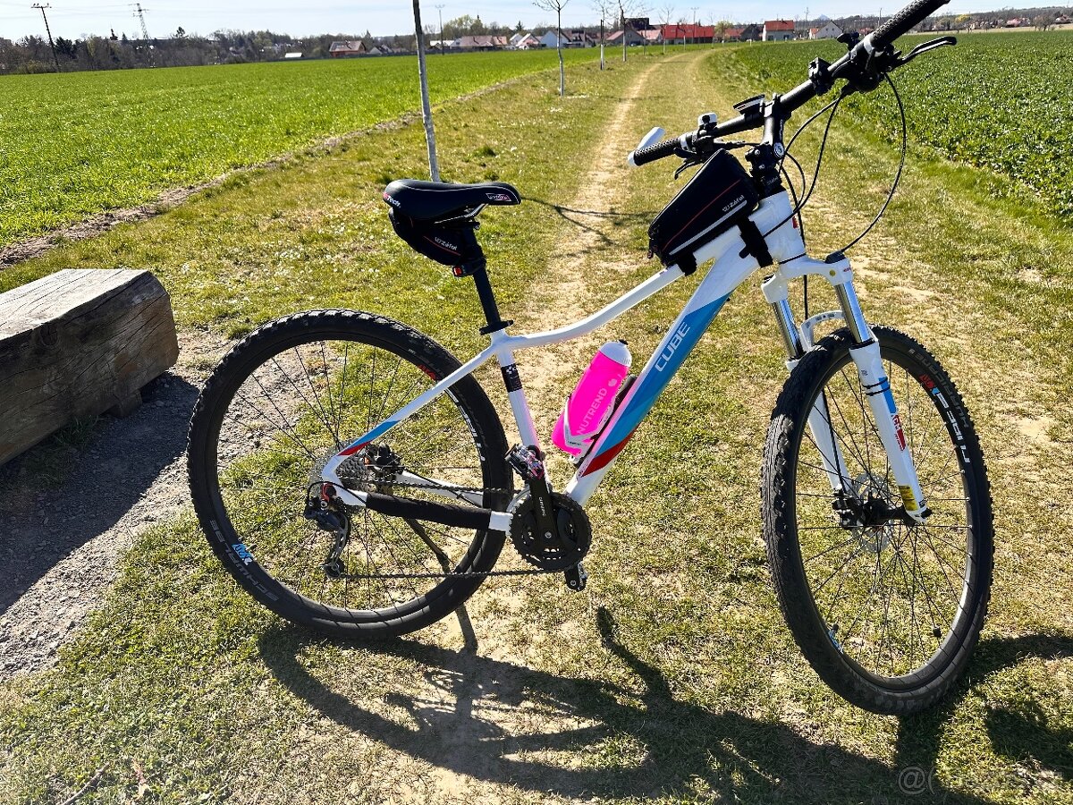 Dámské kolo CUBE - 8