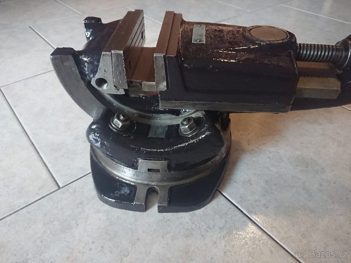 Strojní svěrák výklopný - otočný - 8