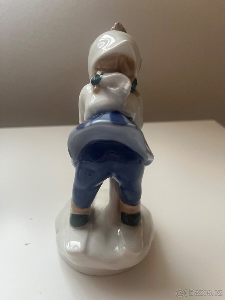 Porcelánová soška - malá lyžařka - 8