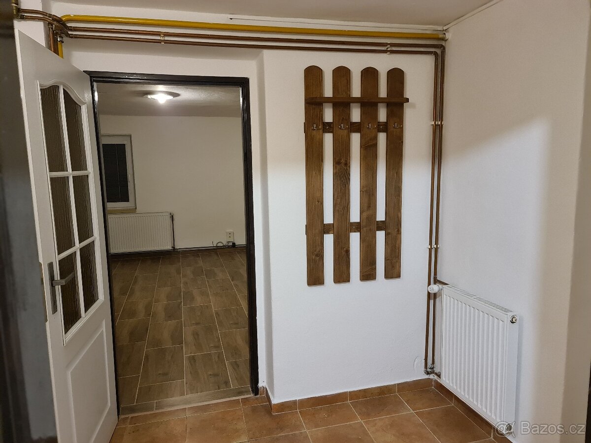 PRONÁJEM DOMU 2+1 , 57m2 Benátky Kbel - 8