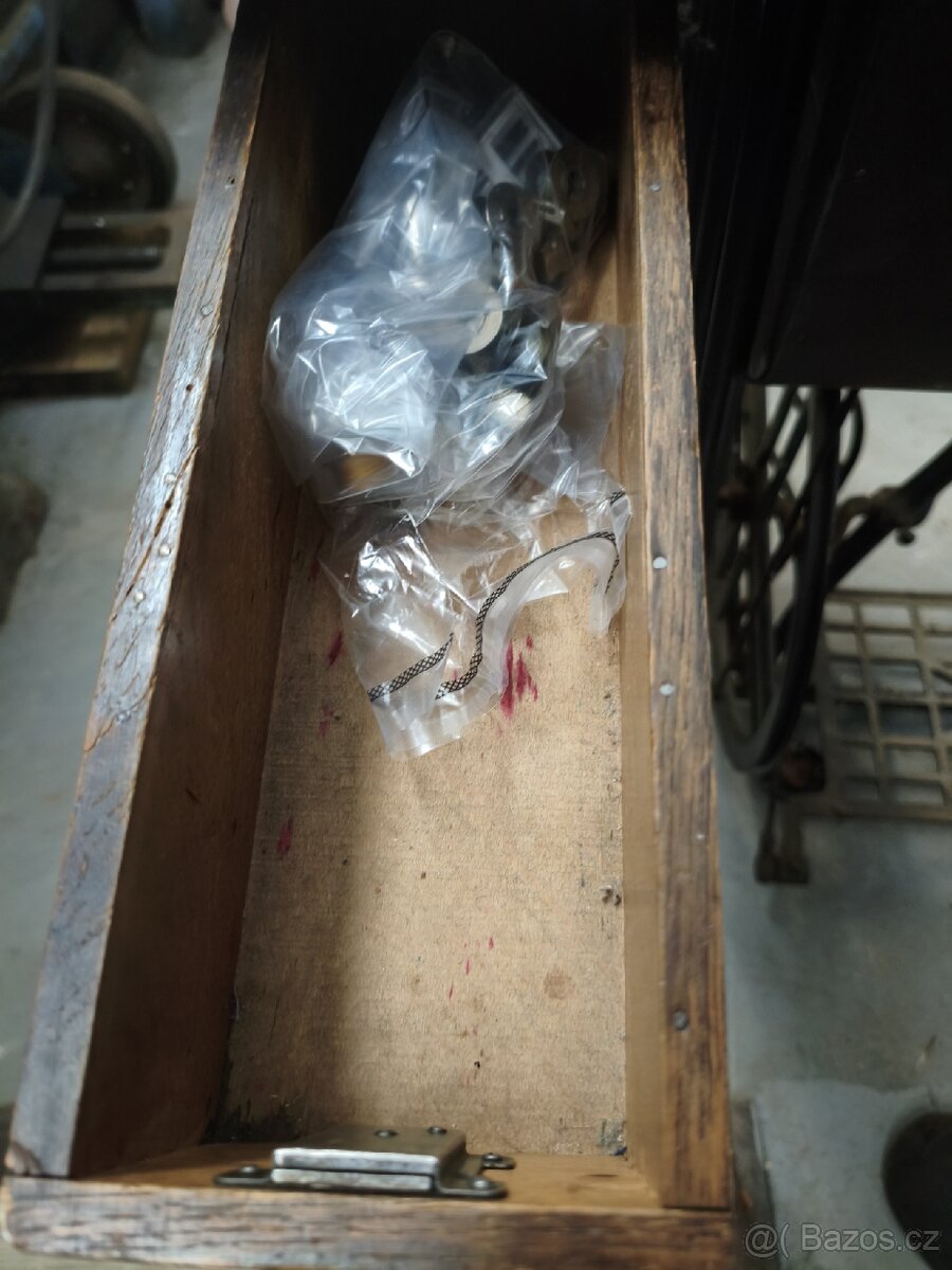 Šicí stroj Lada - 8