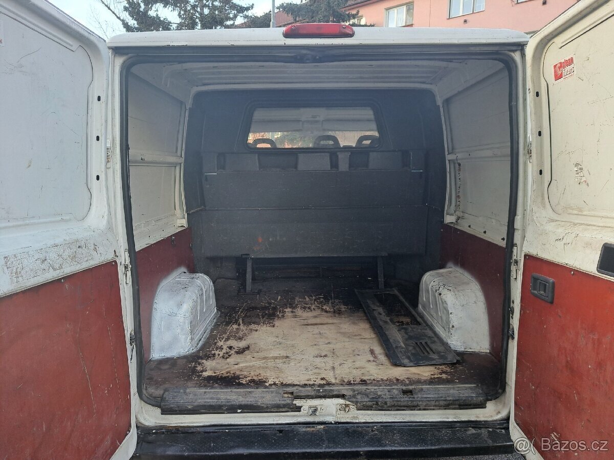 Peugeot Boxer 2.8 / 2005 6 míst STK 7/2027 bez koroze - 8