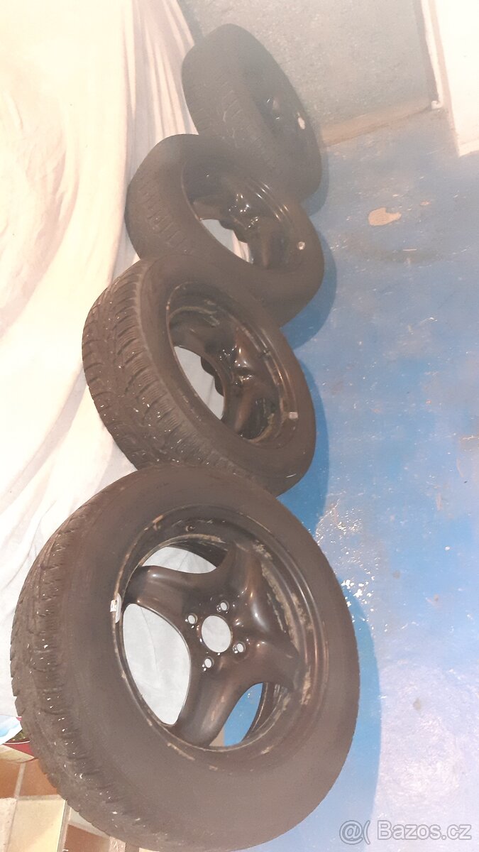 Zimní pneu + disk + puklice Renault Clio 4x100 ET 40 - 8