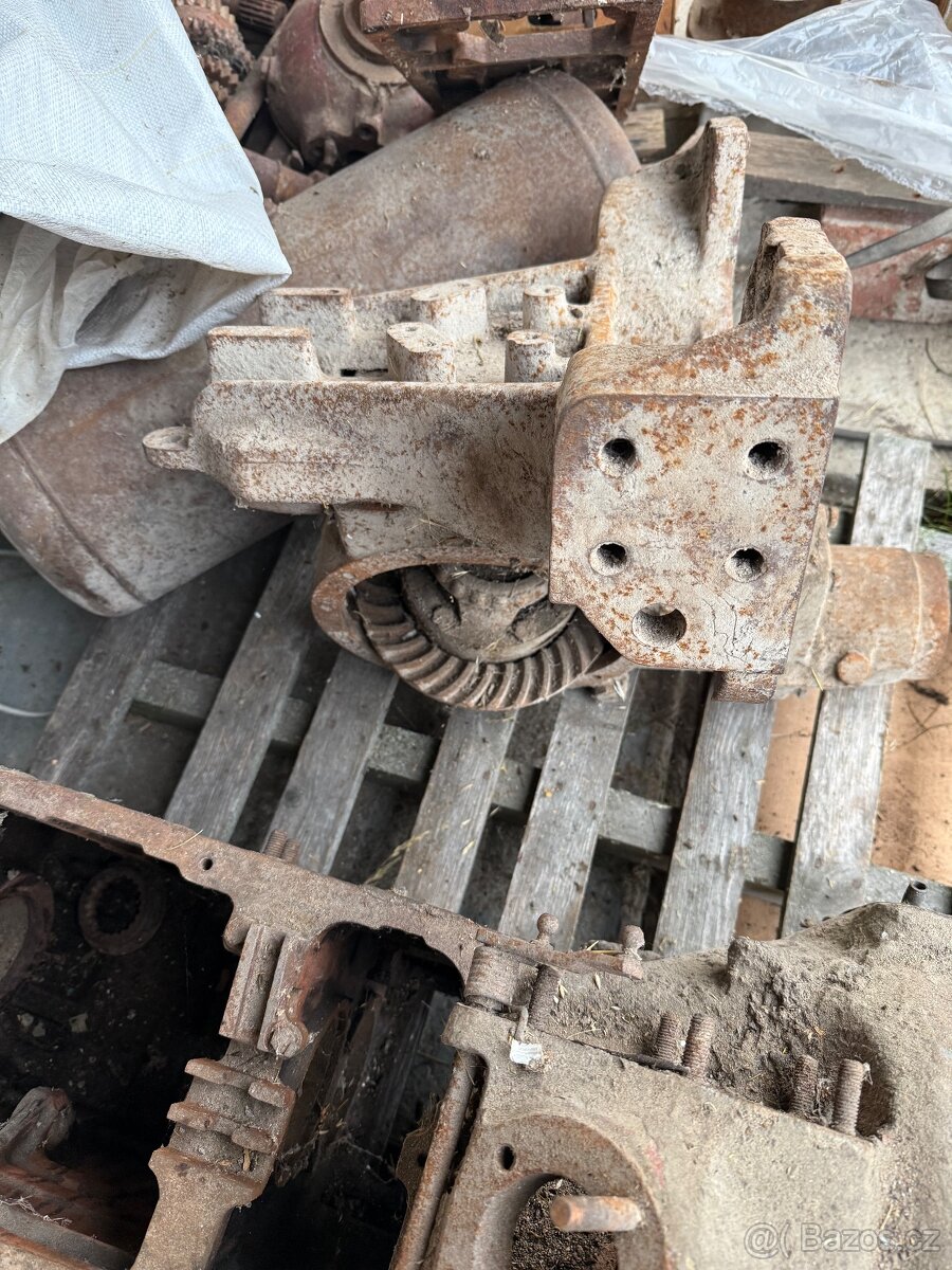 Díly na traktor - 8