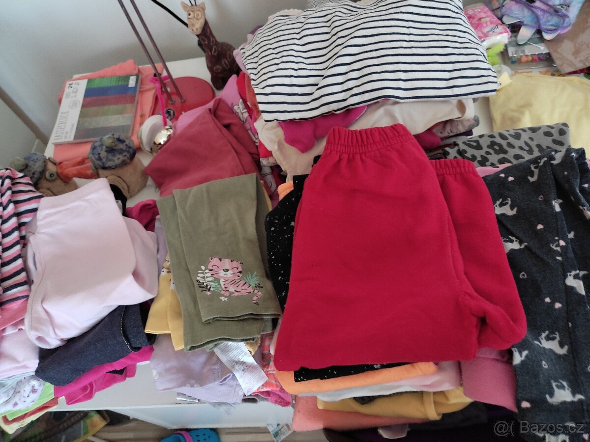 Dětské oblečení a různé potřeby pro holčičku - 8