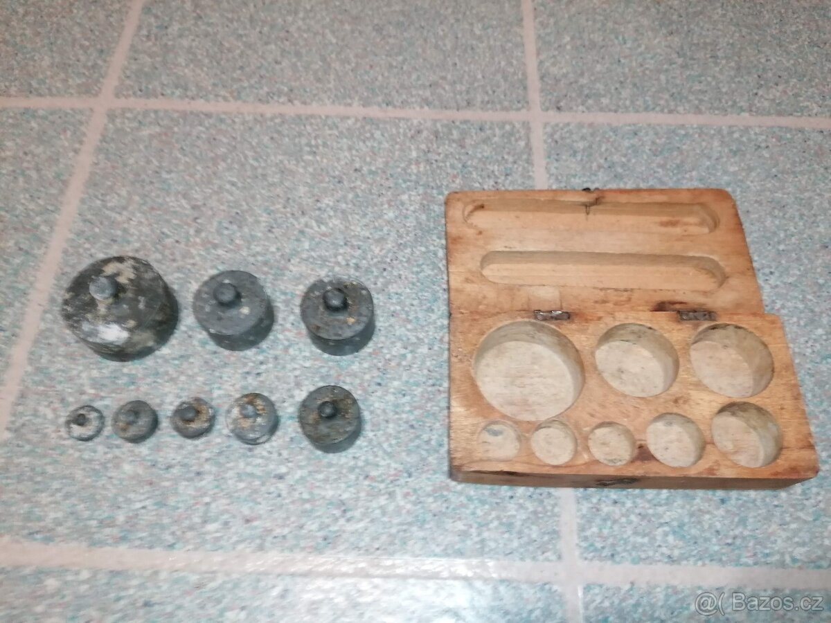 Starožitná kuchyňská váha + kompletní sada závaží - 8