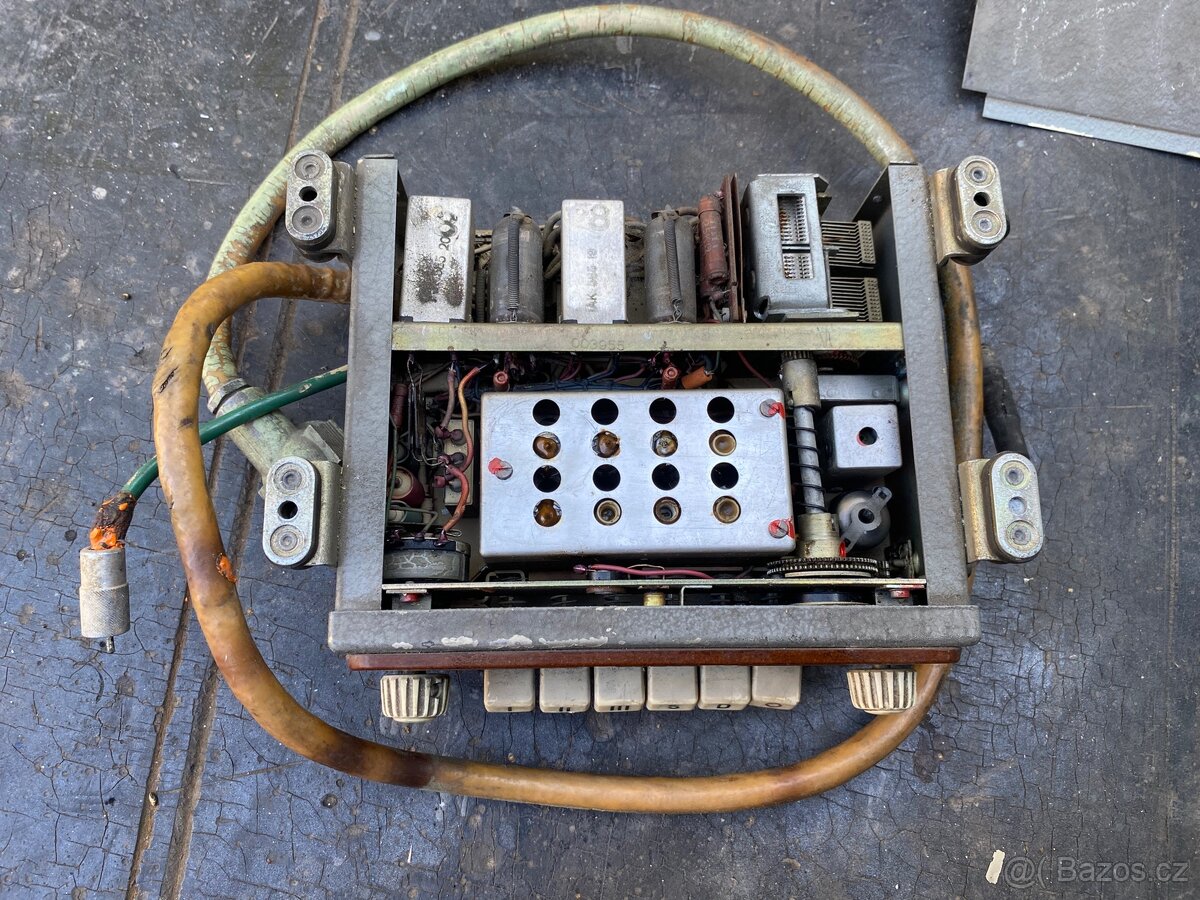 Staré elektronkové autorádio TESLA 2101BV "Orlík" měnič - 8