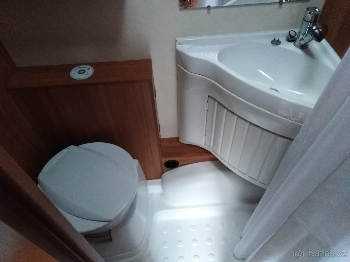 Karavan Weinsberg 400 LK, r.v. 2012 - 8