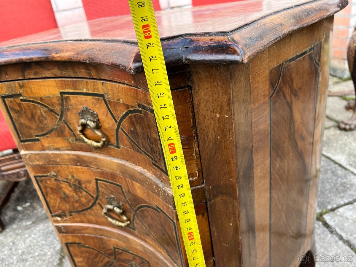 Starožitný nábytek - komoda - 8