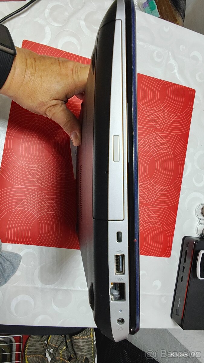 HP Pavilion 15-e042sc modrý - 8