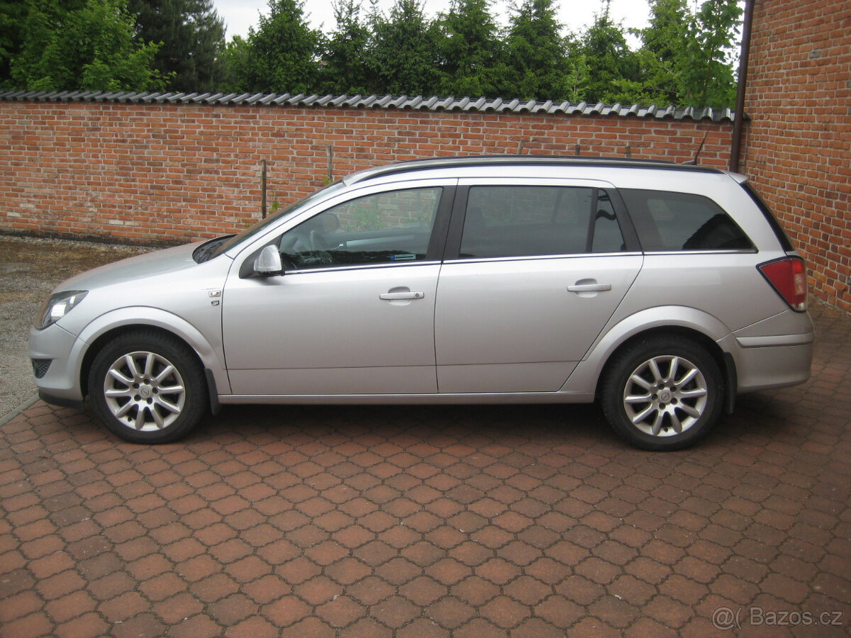 OPEL ASTRA 1.9 CDTi CARAVAN KLIMA TAŽNÉ NAVI - 8