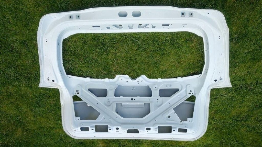 Mercedes B - class W247 2018 - zadna kapota dvere veko - 8