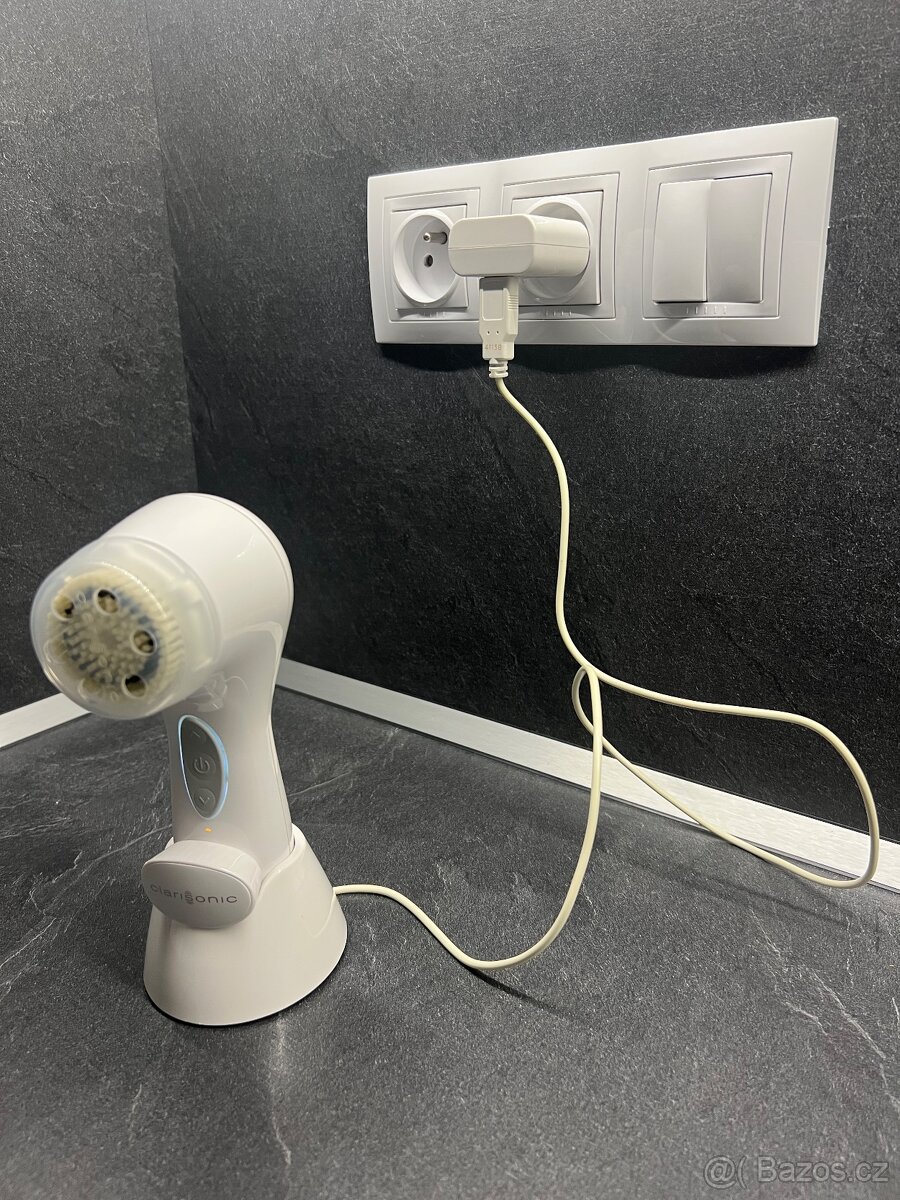 Čistící kartáček na pleť Clarisonic Aira Sonic - 8