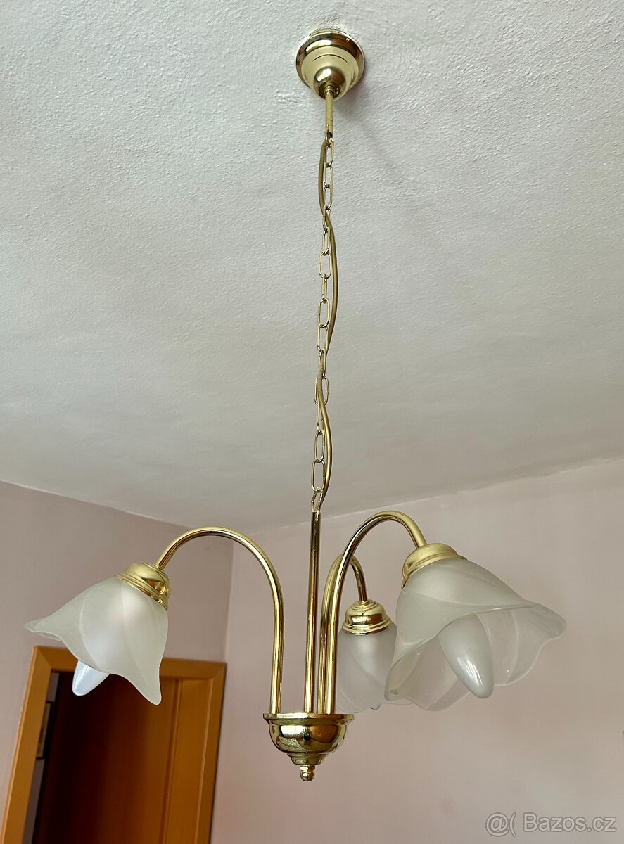 Manželská masivní postel s komodou a nočními stolky - 8