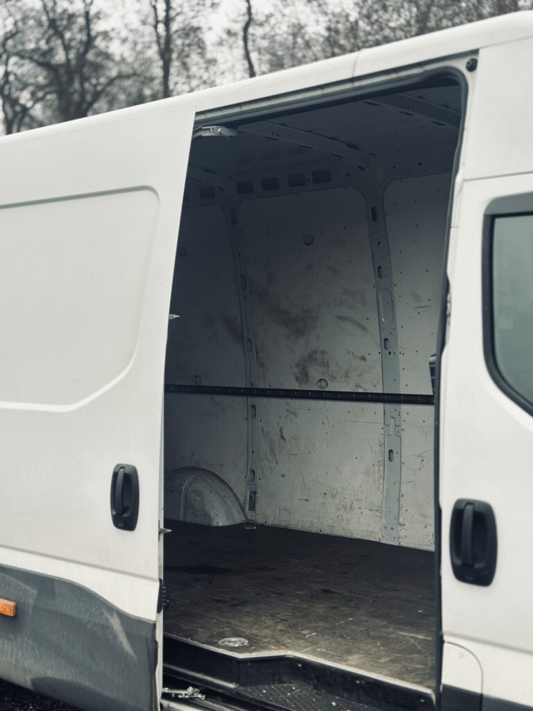 IVECO DAILY FURGON L4H2 2.3 dCi Hi-Matic 2018 - 8