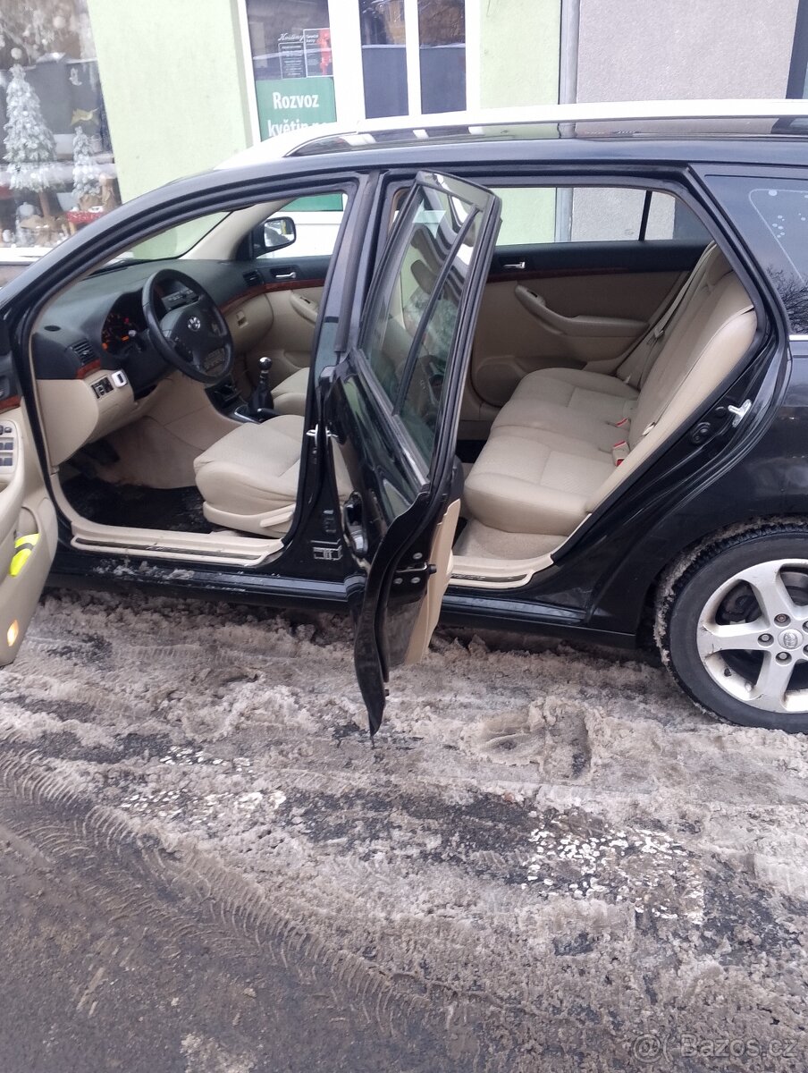Toyota Avensis 2.2 D - 8