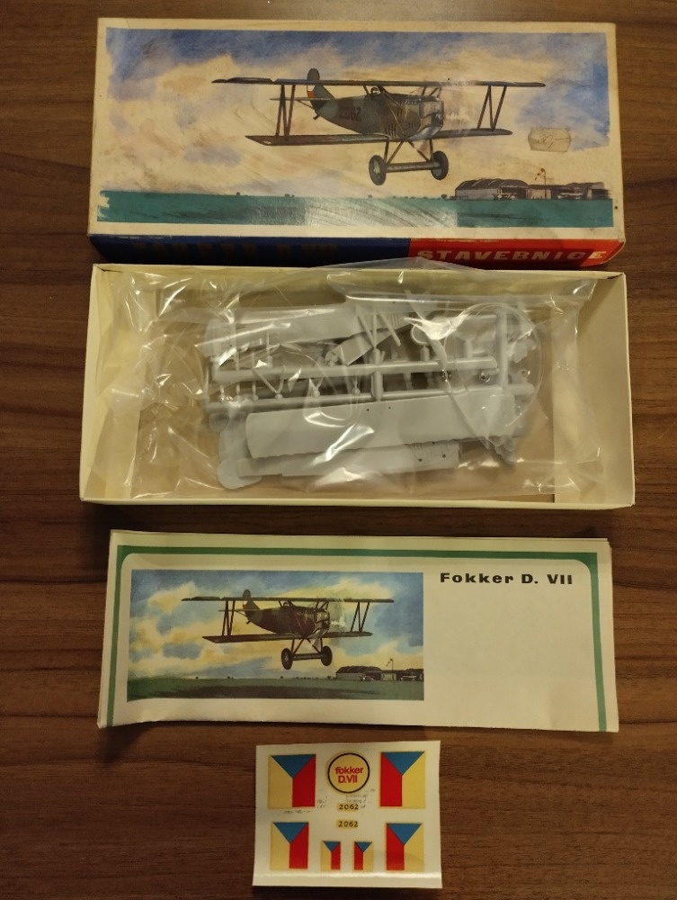 Modely letadel,plastové stavebnice. - 8