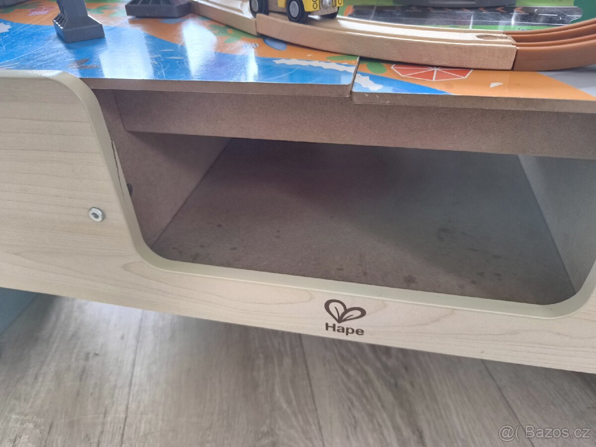 Dětský hrací stůl - vláčkodráha Hape - 8