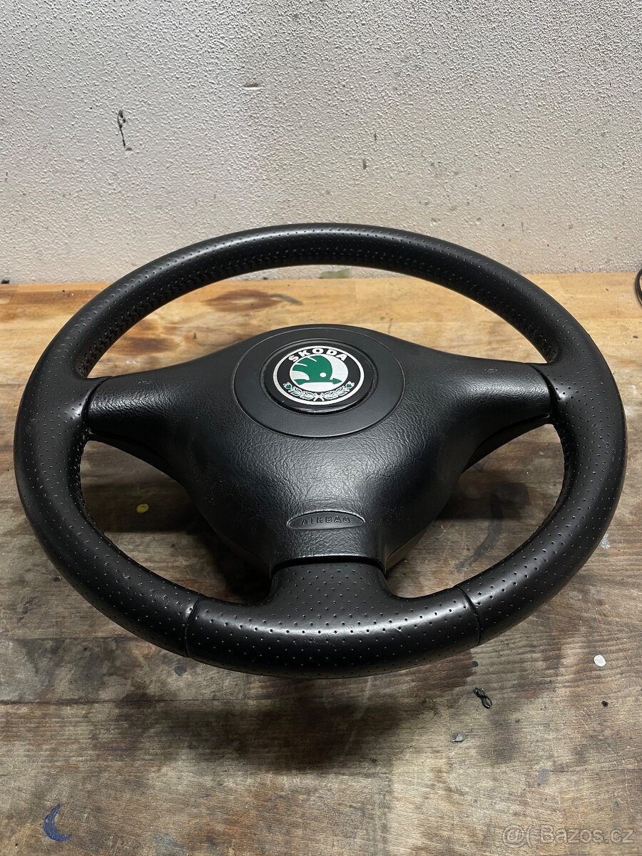 Perforovaný volant Škoda Octavia/Fabia RS - Stav Nového - 8