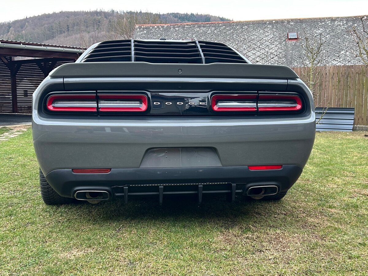 Dodge Challenger - 8