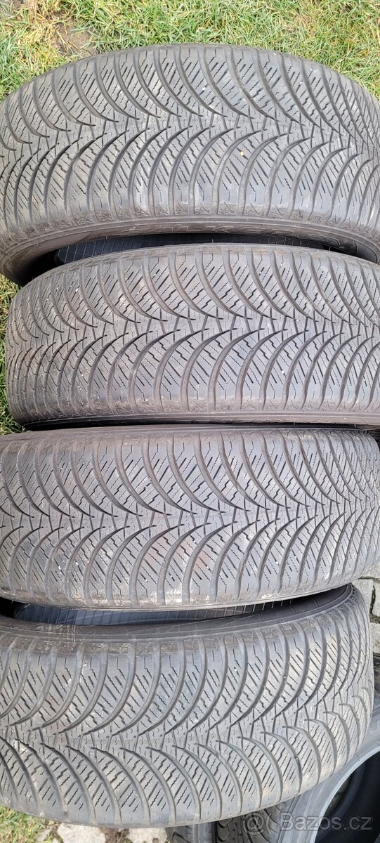 Zimní pneu 215/55/18 R.v.23  7mm - 8