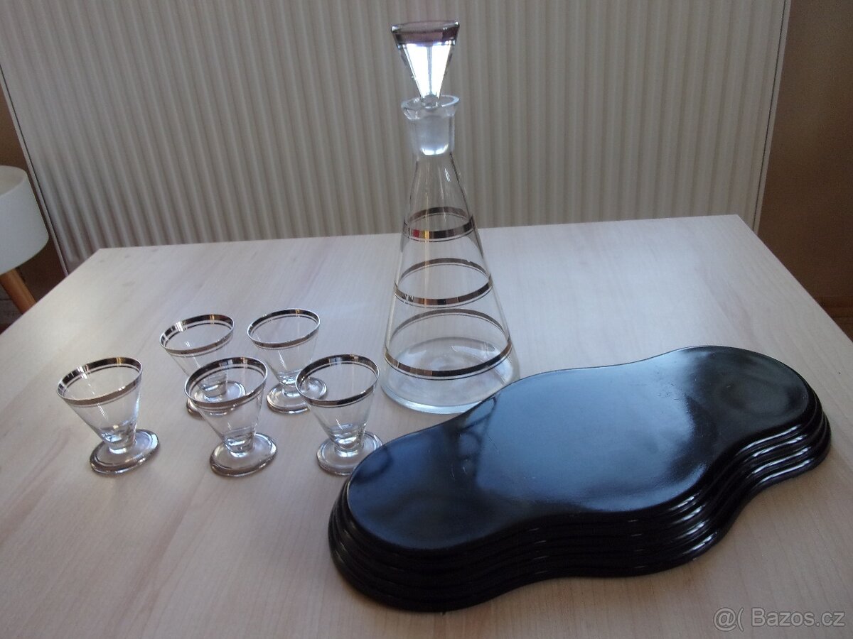 STARÁ SOUPRAVA - SKLENĚNÁ KARAFA, SKLENIČKY A TÁC - 8