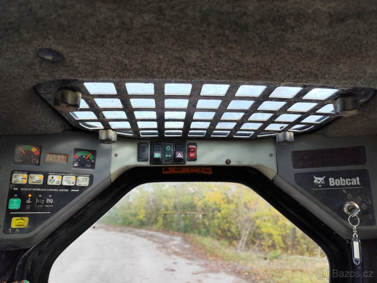 Šmykem rizený nakladač Bobcat S185. ŠPZ. - 8