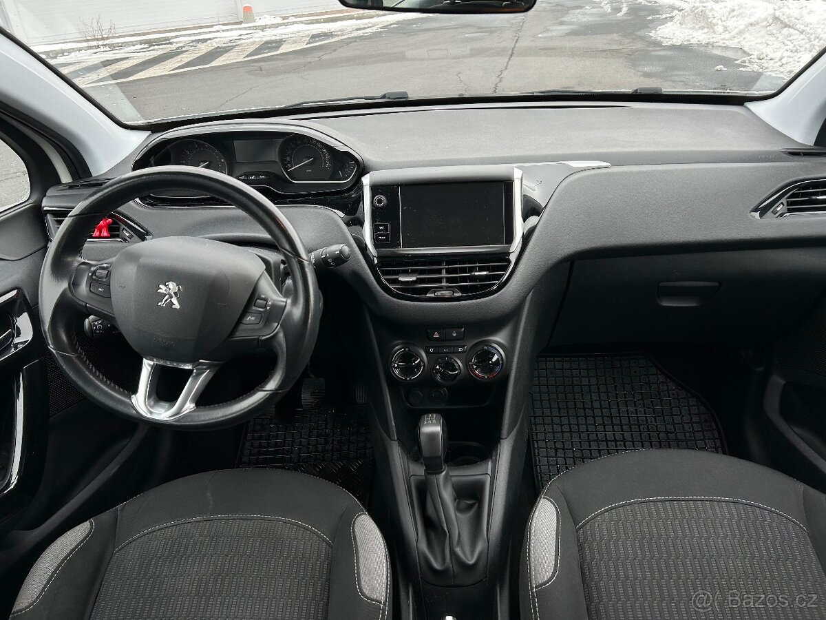 Peugeot 208 - 8
