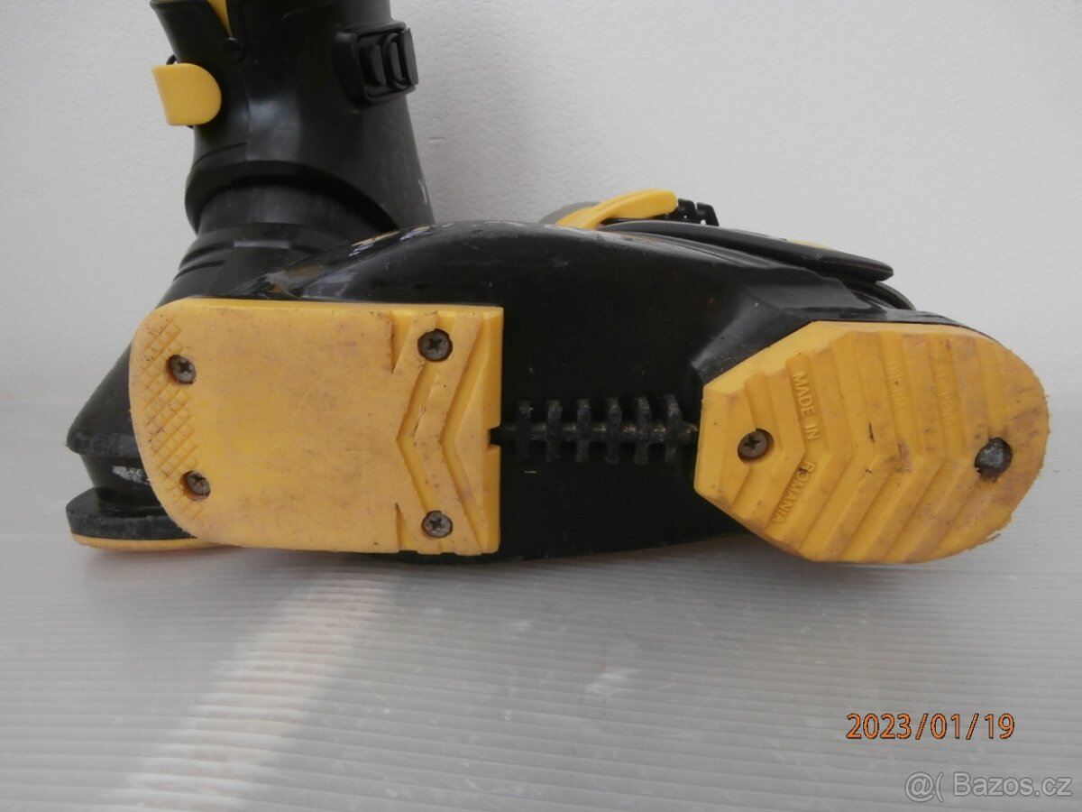 Lyže, vázání, přeskáče a hůlky - 8