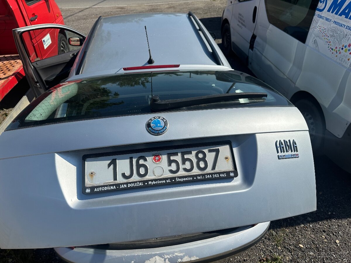 Škoda fabia 1 Díly stříbrná 9102 kod laku - 8