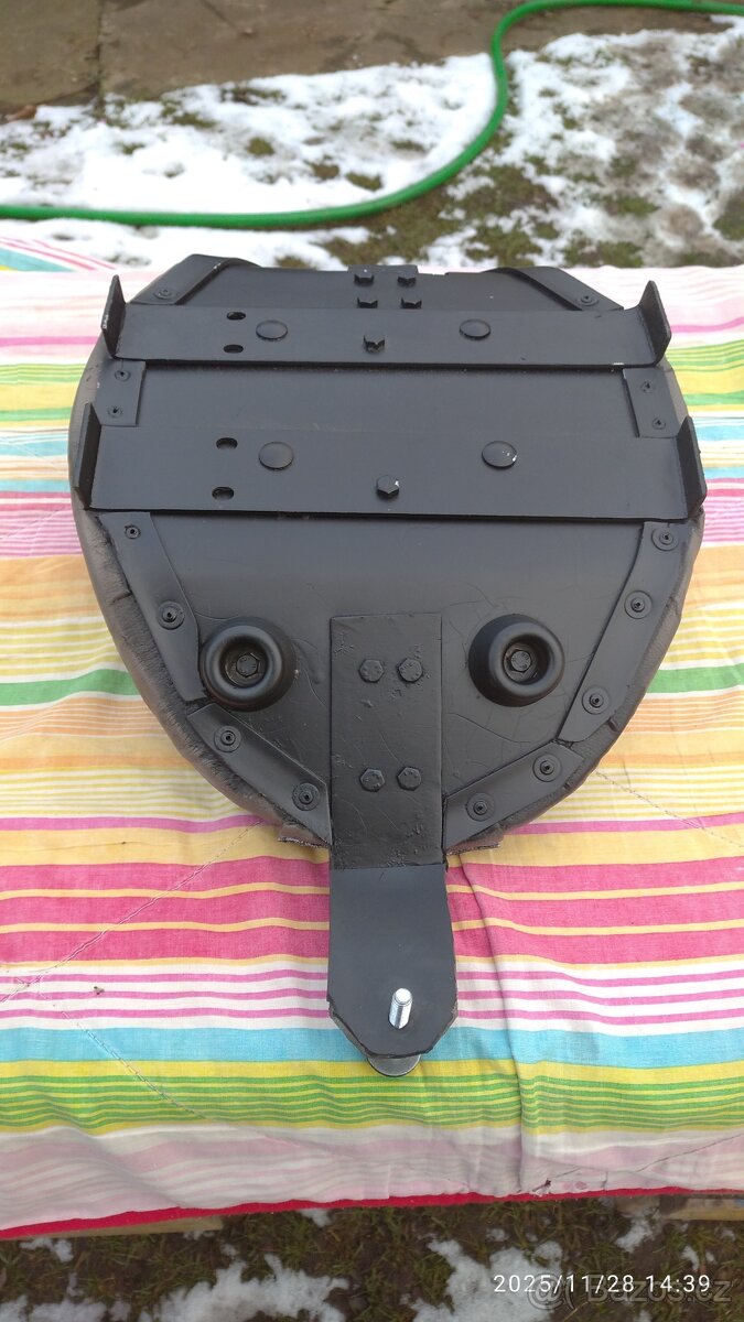 Sedlo na Triumph Speedmaster "Bobber" - 8