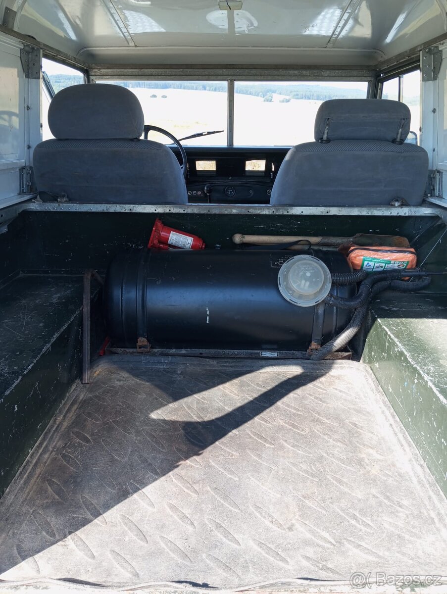 Land Rover Defender 88 - 8