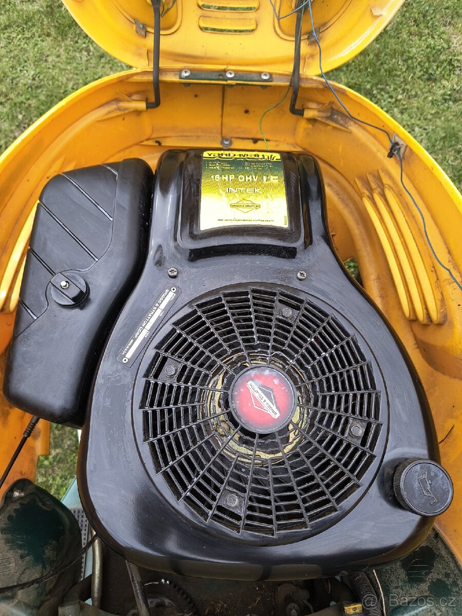 Zahradní traktor YardMan MTD - 8