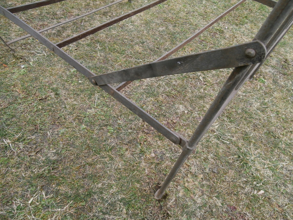 Postel kovová starožitná rozkládací za 500 kč - 8