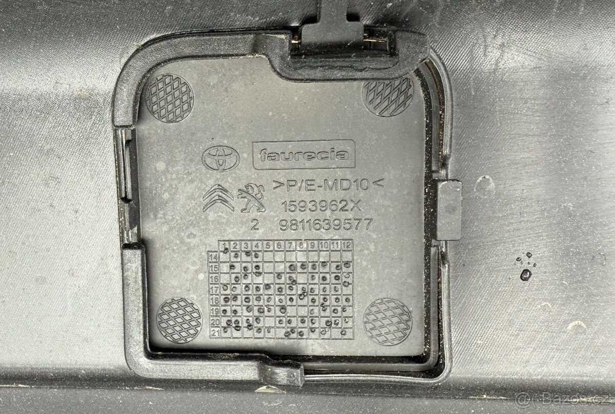 Zadní nárazník PDC parkovací senzory 9811639677 originál PSA - 8
