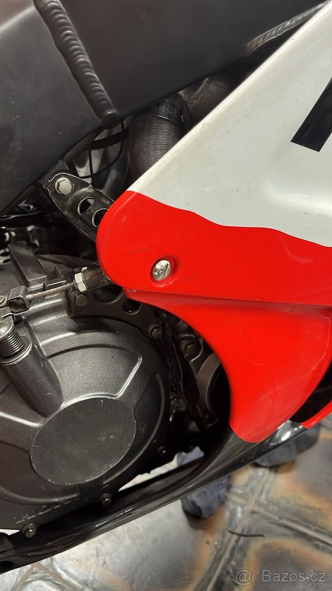 HONDA CBR 900RR - 8