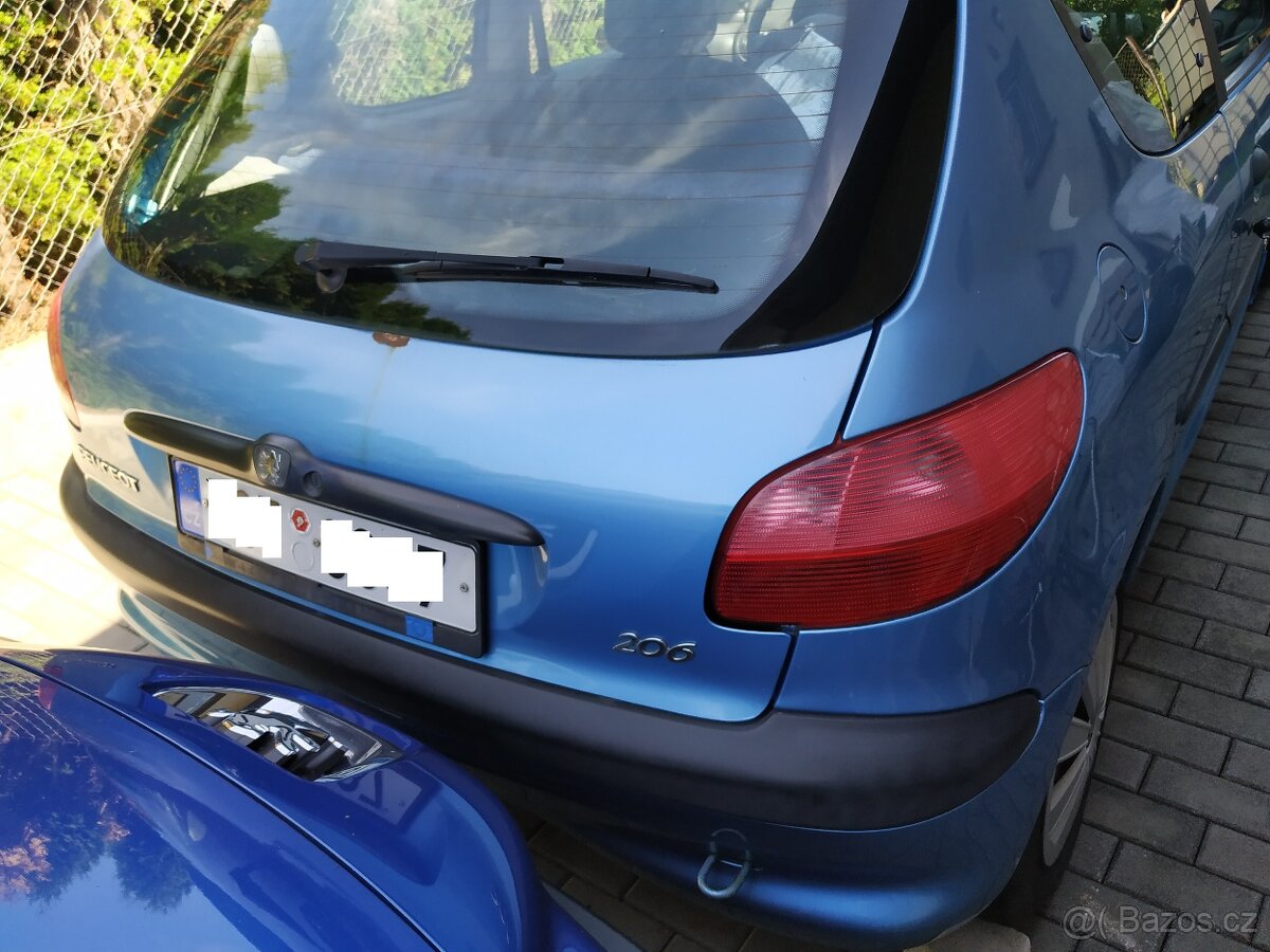 Modrý Peugeot 206, 44 kW, 1 124 ccm - 8