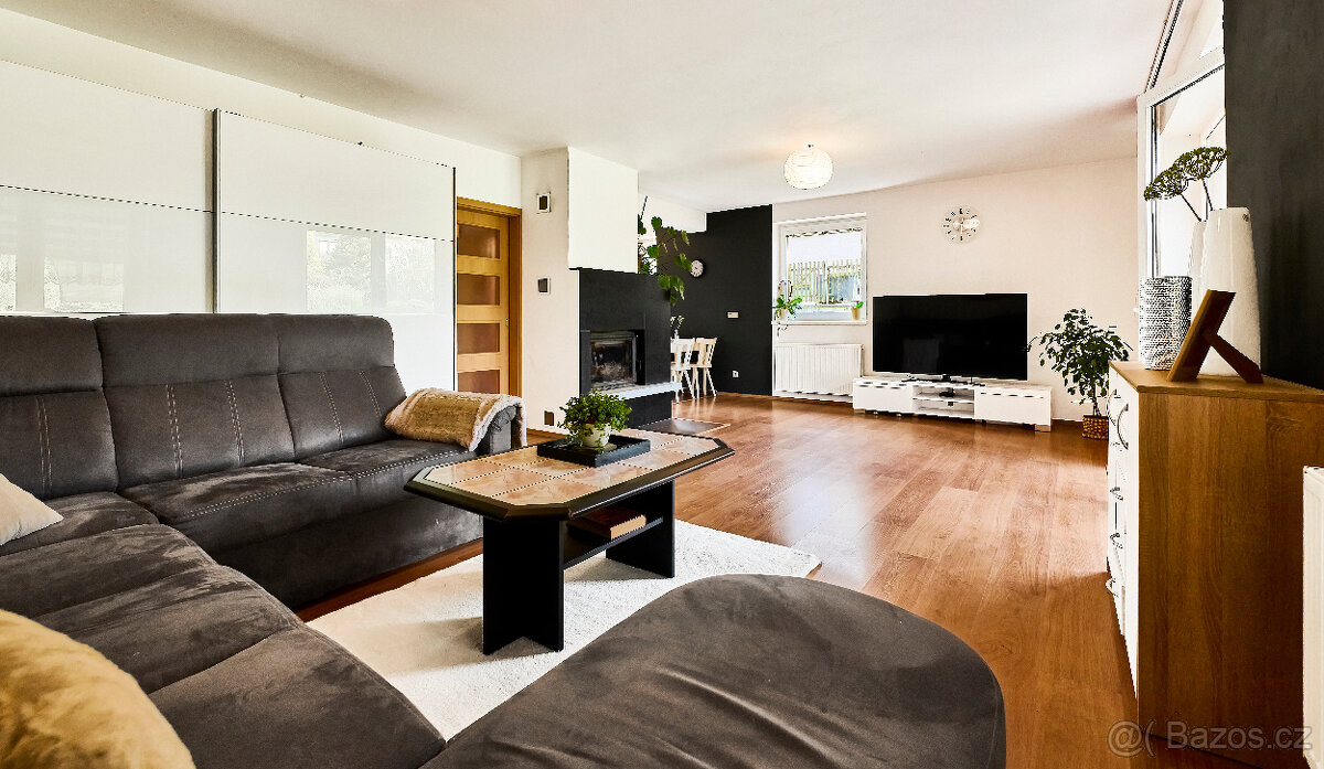 C. K JEDNÁNÍ Prodej RD 4+kk se dvěma koupelnami Val.Polanka - 8