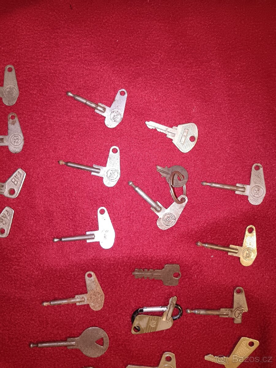 Sbírka 72 X klíčků Tatra škoda Jawa ČZ pérák scintilla
- 8
