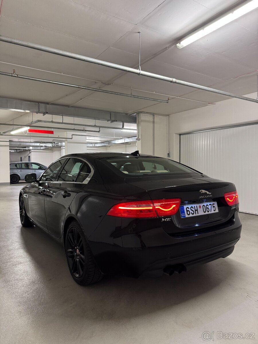 Jaguar XE 2.0D R - 8