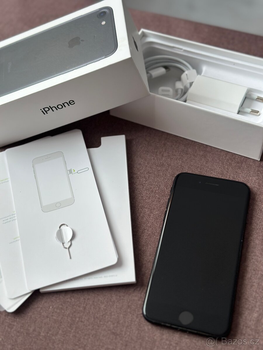 Apple iPhone 7 Black 32GB - 8