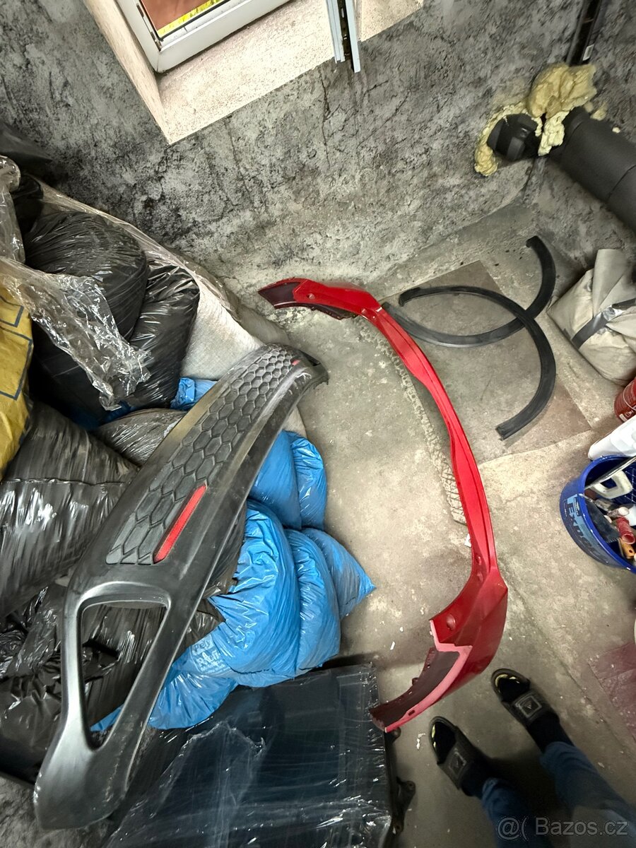 Honda civic 8g 5D zbytky dílů - 8