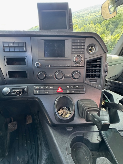 Mercedes-Benz Antos valník s hydraulickou rukou - 8