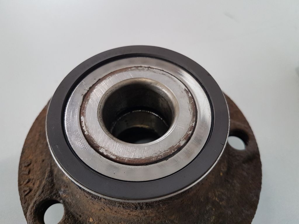 Náboj, ložisko, trn zadní nápravy Škoda Octavia III - 8