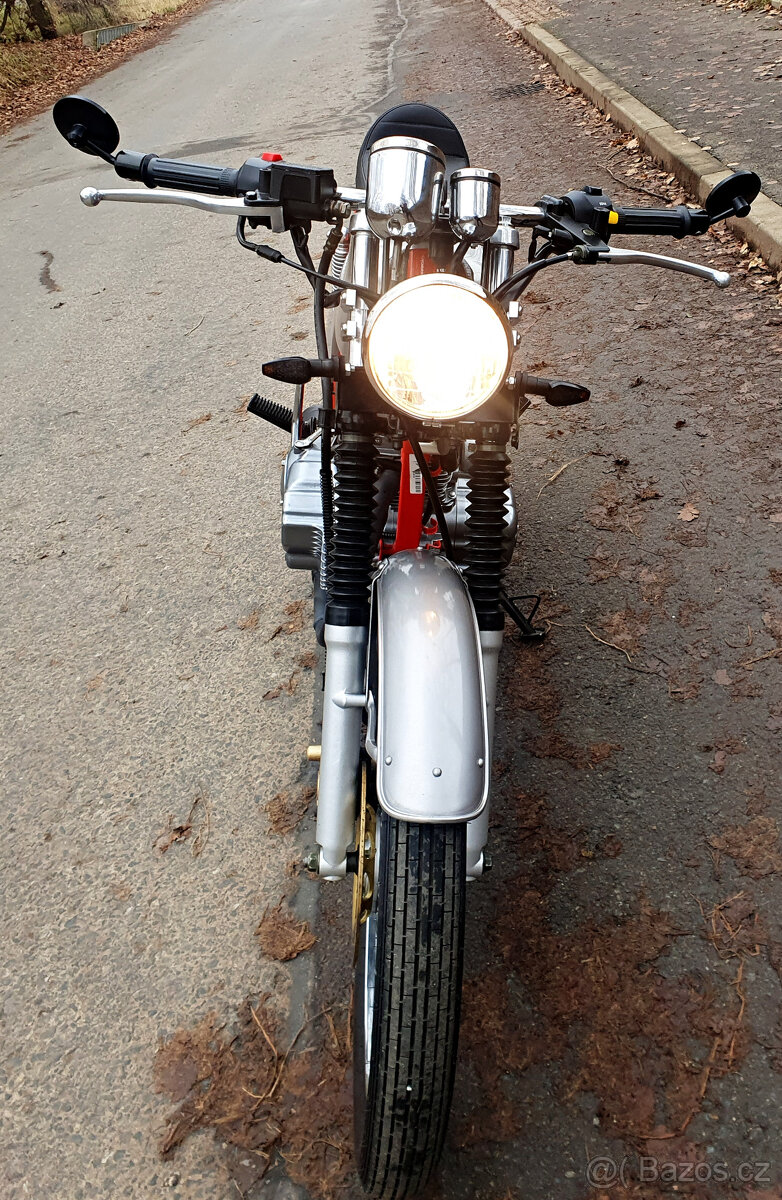 SkyTeam ACE 125 kopie Honda Dream Cafe Racer - 8