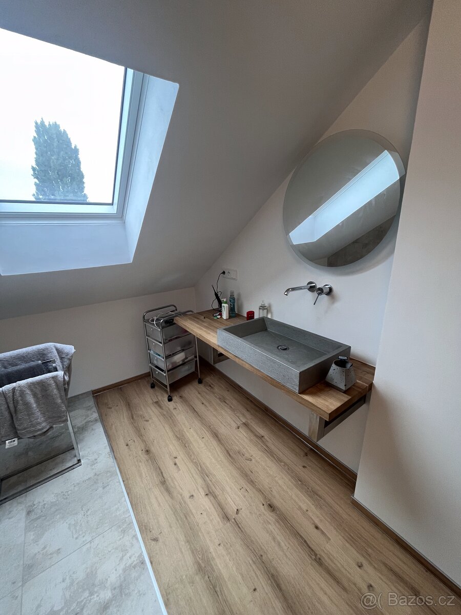 PRODÁM PODKROVNÍ BYT 3+kk 74,32m² + 44 m² STŘEŠNÍ TERASA - 8