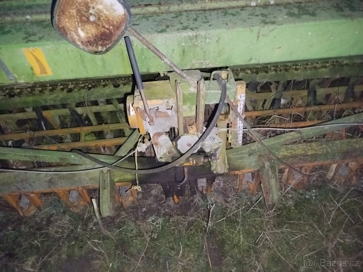 Amazone D8-40E sečka na nahradí díly - 8