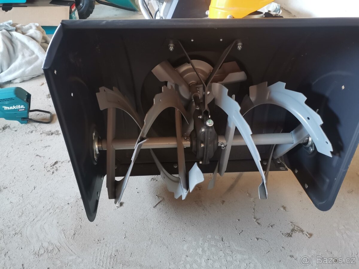 Sněžná pásová fréza - 8