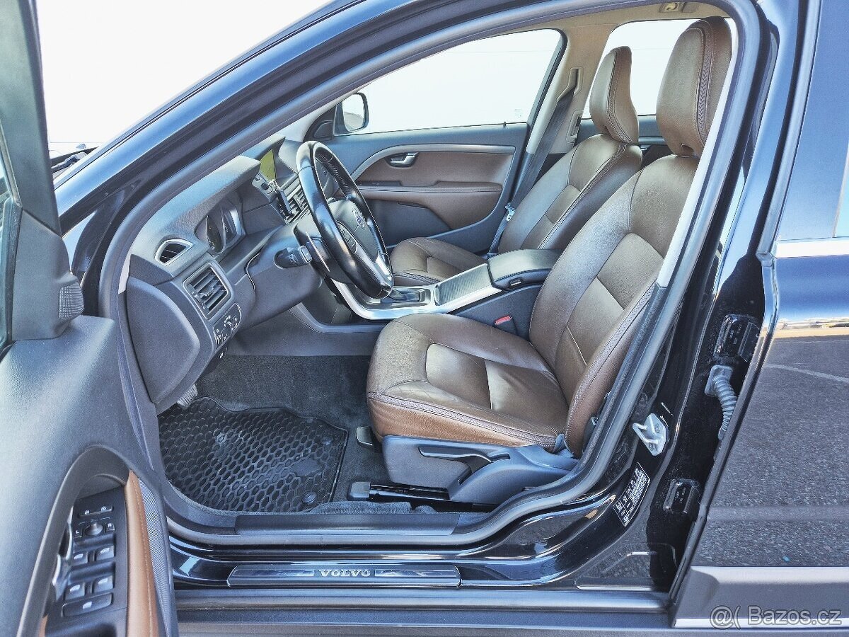 VOLVO XC70 2.4D 133KW 5 VÁLEC 1 MAJITEL AUTOMAT 4x4 XENON - 8